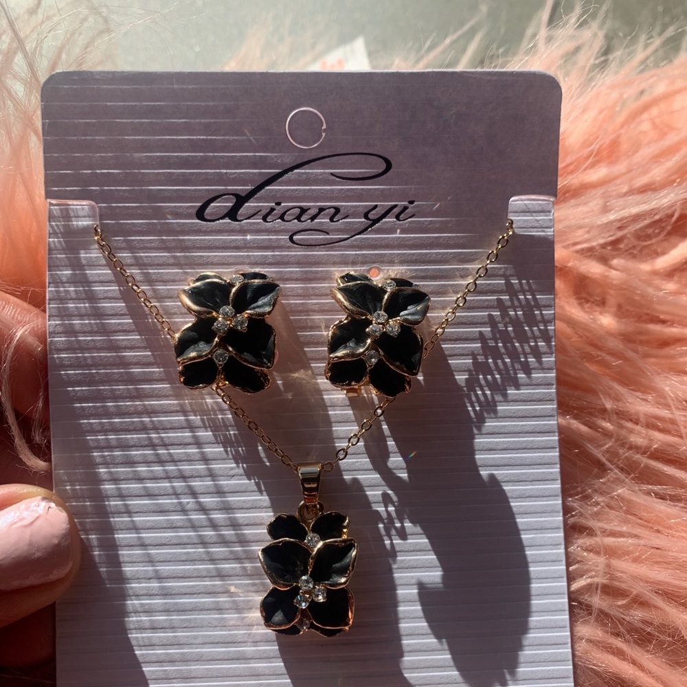 Jewelry - Picture 3 of 3